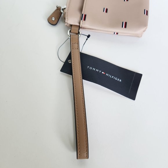 Tommy Hilfiger Tan Cosmetics Bag, Wristlet, Clutch, Small Bag - New with Tags - Picture 4 of 6